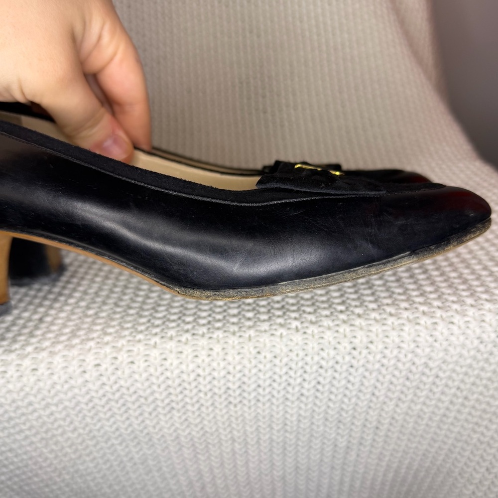 Vintage Salvatore Ferragamo Black Leather Pumps Bow Low Heel Classic Size 8.5B - Picture 2 of 11